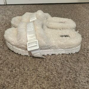 Ugg white Fluffita platform fuzzy spelled out Ugg slipper sz 8